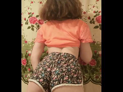 ❤️ Seksikäs nuori beibi riisuu shortsinsa kameran edessä ️ Kova porno at us ❌❤