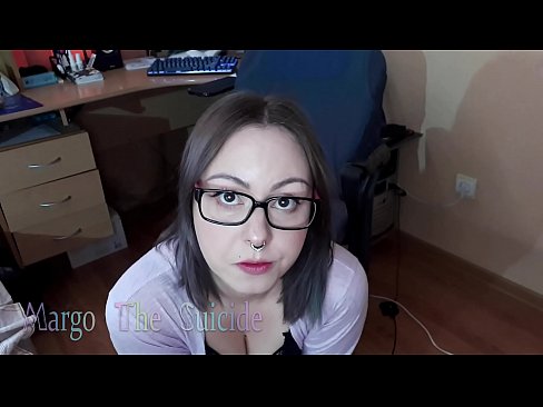 ❤️ Seksikäs tyttö lasit päässä imee dildoa syvälle kameraan ️ Kova porno at us ❌❤