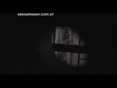❤️ Blondi saa salaa videokuvaa naapuruston tirkistelijältä piilossa onttojen tiilien takana ️ Kova porno at us ❌❤